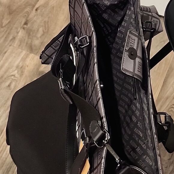 Steve Madden BOlivia Block Logo Tote Bag w/Detachable Crossbody & Wristlet - Picture 7 of 12